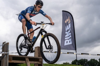 Nick Peers Dominates Strongman Cross-Duathlon as Birgit Massagé Edges Out Christine Verdonck