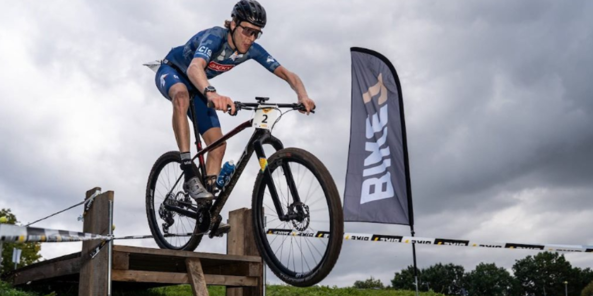 Nick Peers Dominates Strongman Cross-Duathlon as Birgit Massagé Edges Out Christine Verdonck