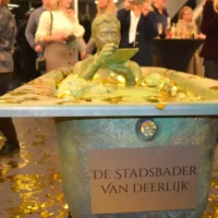Niels Destadsbader honored with a statue in Deerlijk