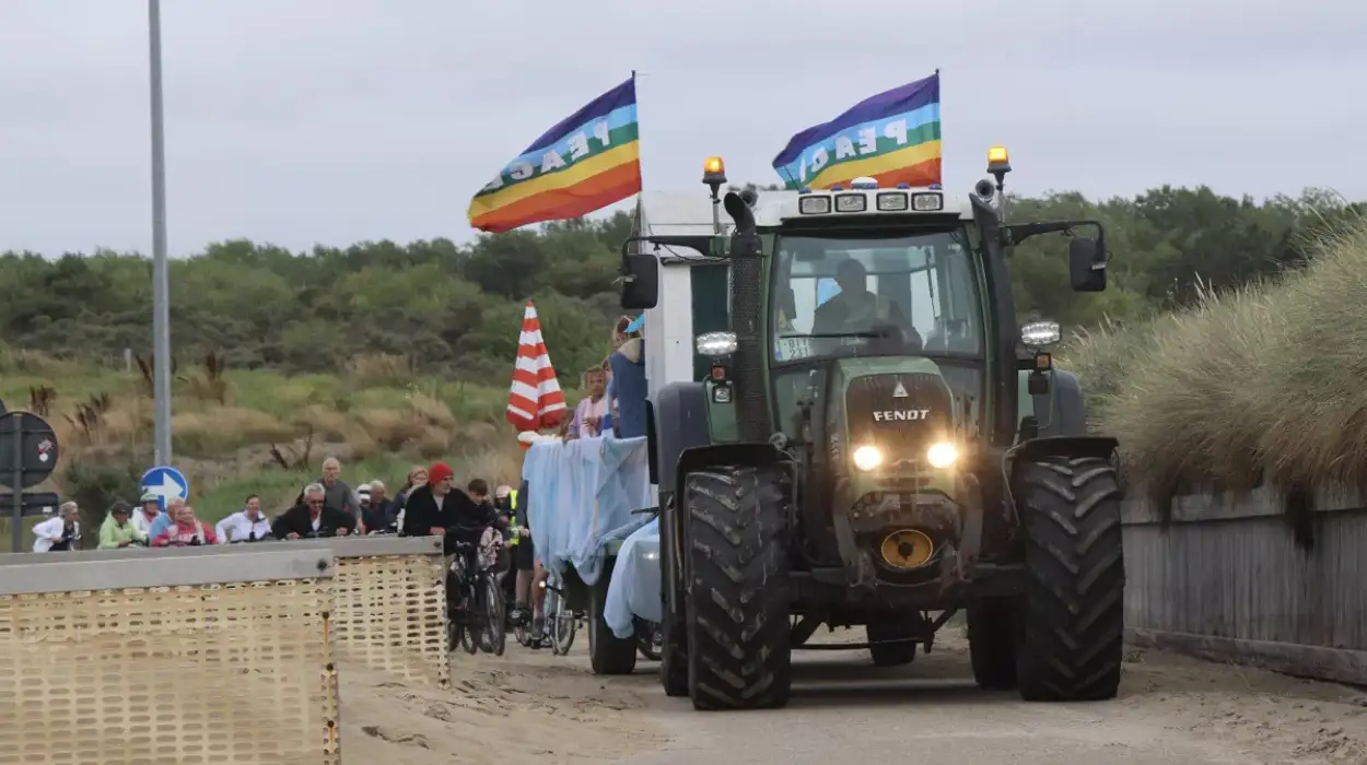 Nieuwmunster residents hold beach protest