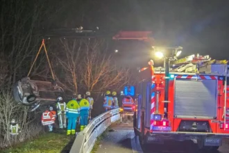 Night crash on E403 Rumbeke exit 1 woman dead, 2 alive