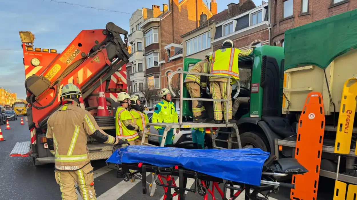 Nine injured in pile-up accident of De Lijn bus in Laken