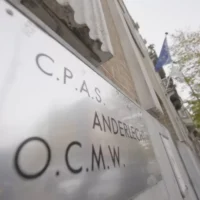 OCMW Anderlecht faces criticism for improper financial aid distribution to 5,000