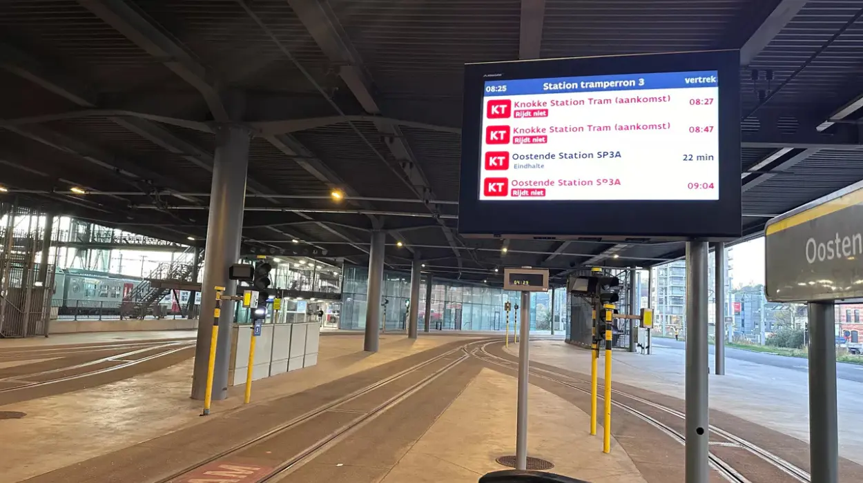 Ostend faces major disruptions as De Lijn workers strike over cuts