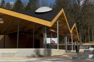 Oud-Heverlee park enhancements with new pavilion and paths