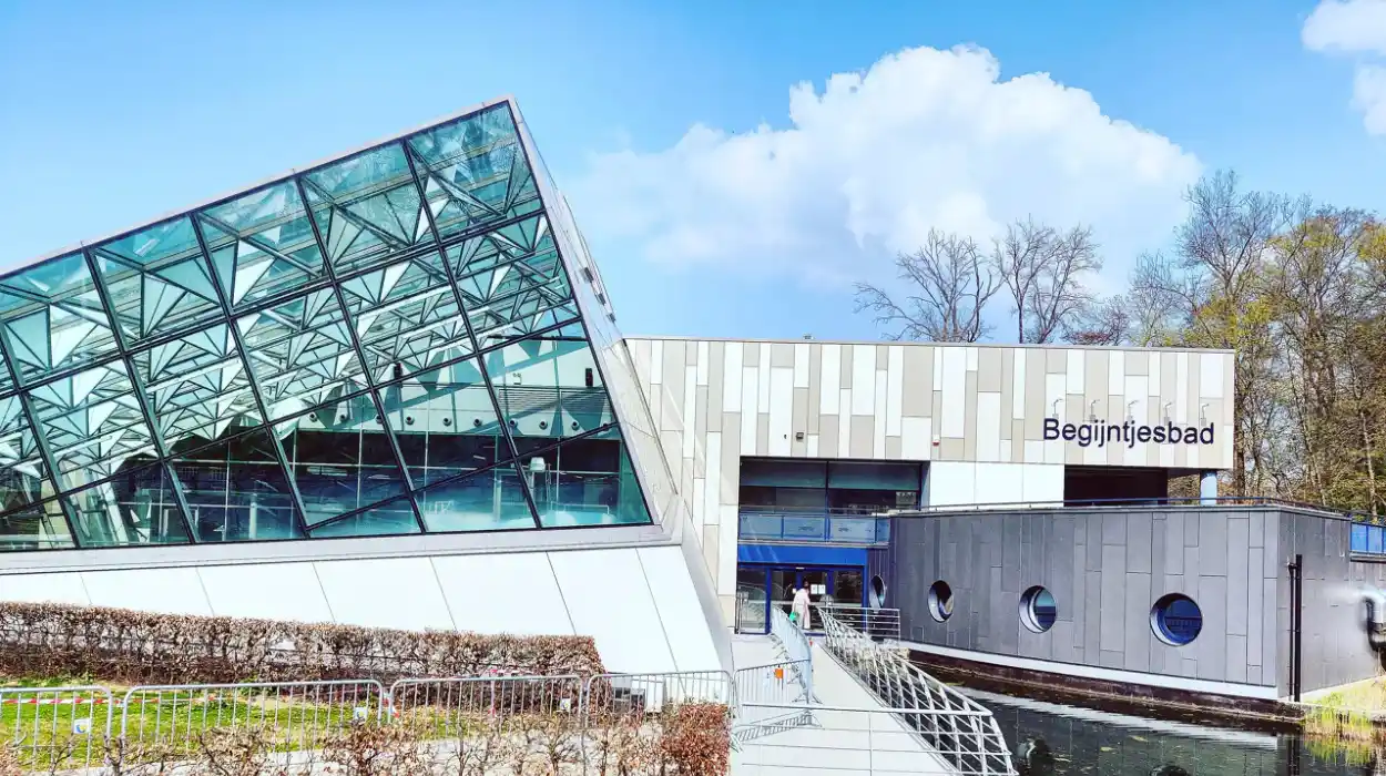 Overijse ends €200K school bus service, Filip Boon explains