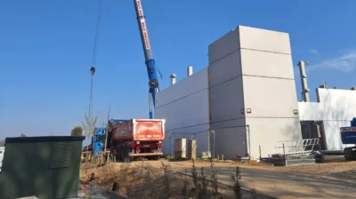 Overijse residents angry over concrete dental lab in neighbor