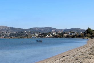 Firefighters respond to Salamina wildfires in Greece
