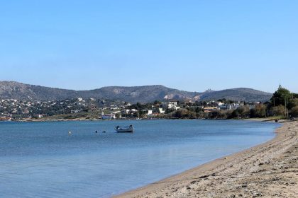 Firefighters respond to Salamina wildfires in Greece
