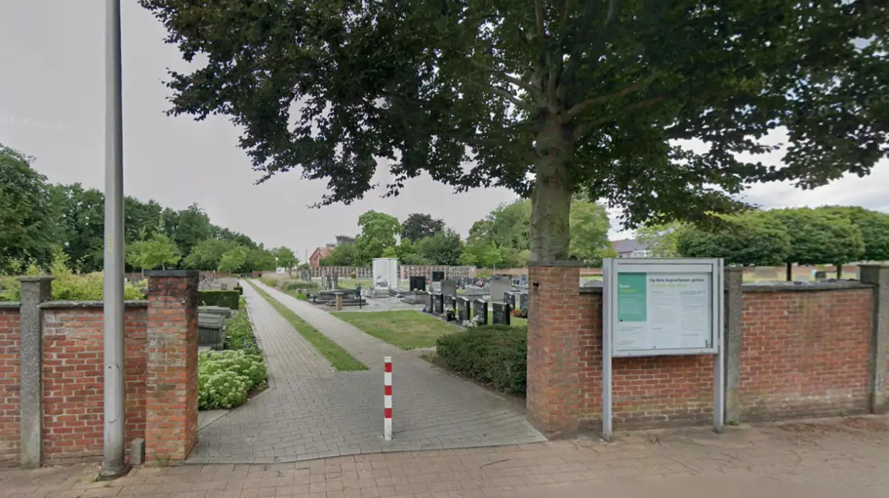 Paal cemetery reopens on weekends during excavation works