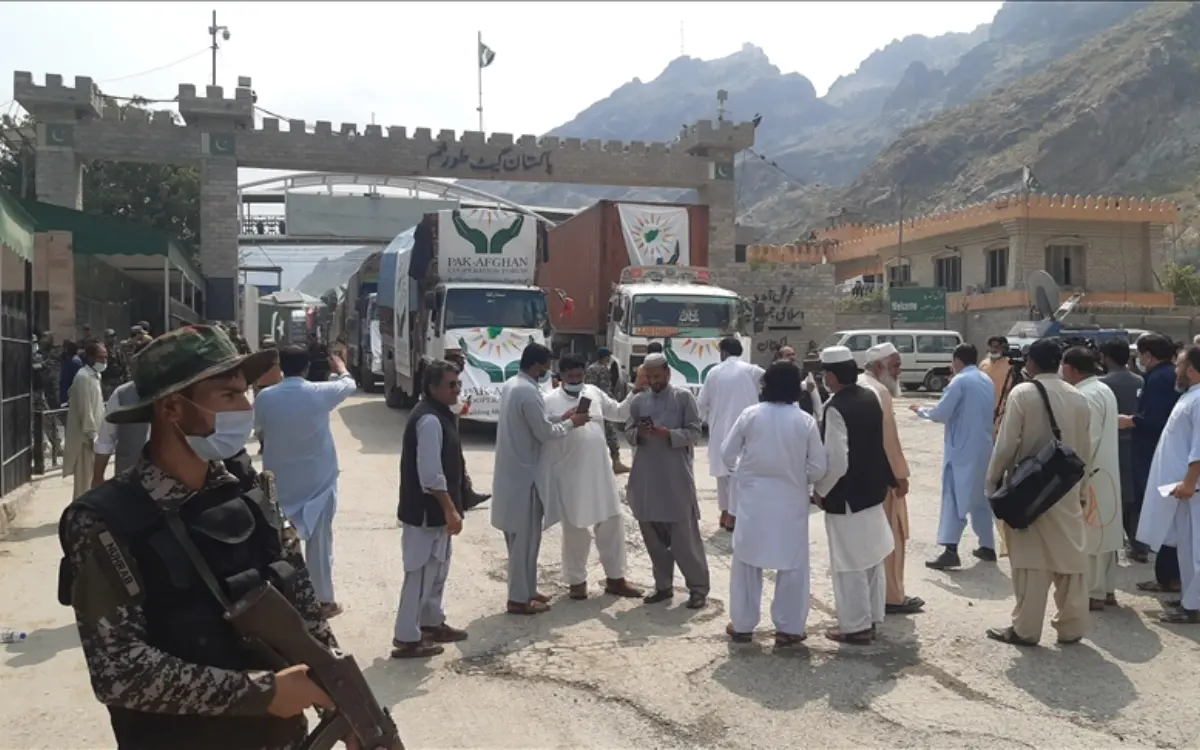 Pakistan closes key border crossings after deadly clashes with Afghanistan