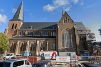 Pelt Kerkplein redesign with Dommel River restoration