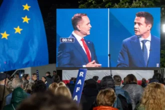 Poland votes in tight race with EU future at stake