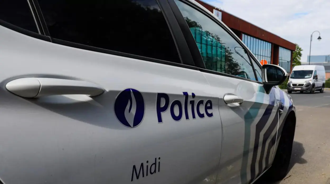 Police targeted in Anderlecht shooting Suspects flee after attack