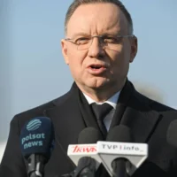 Polish president hails Baltic integration into EU power grid