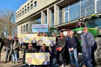Protest at provincial house against Middelkerke road plan
