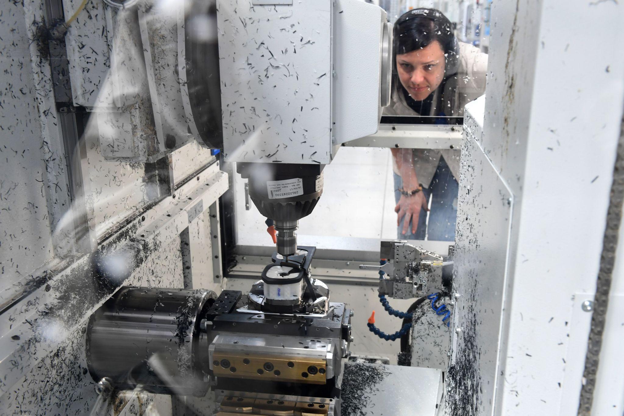 Industrial machinery shipments contribute to Italian exports surge across global markets