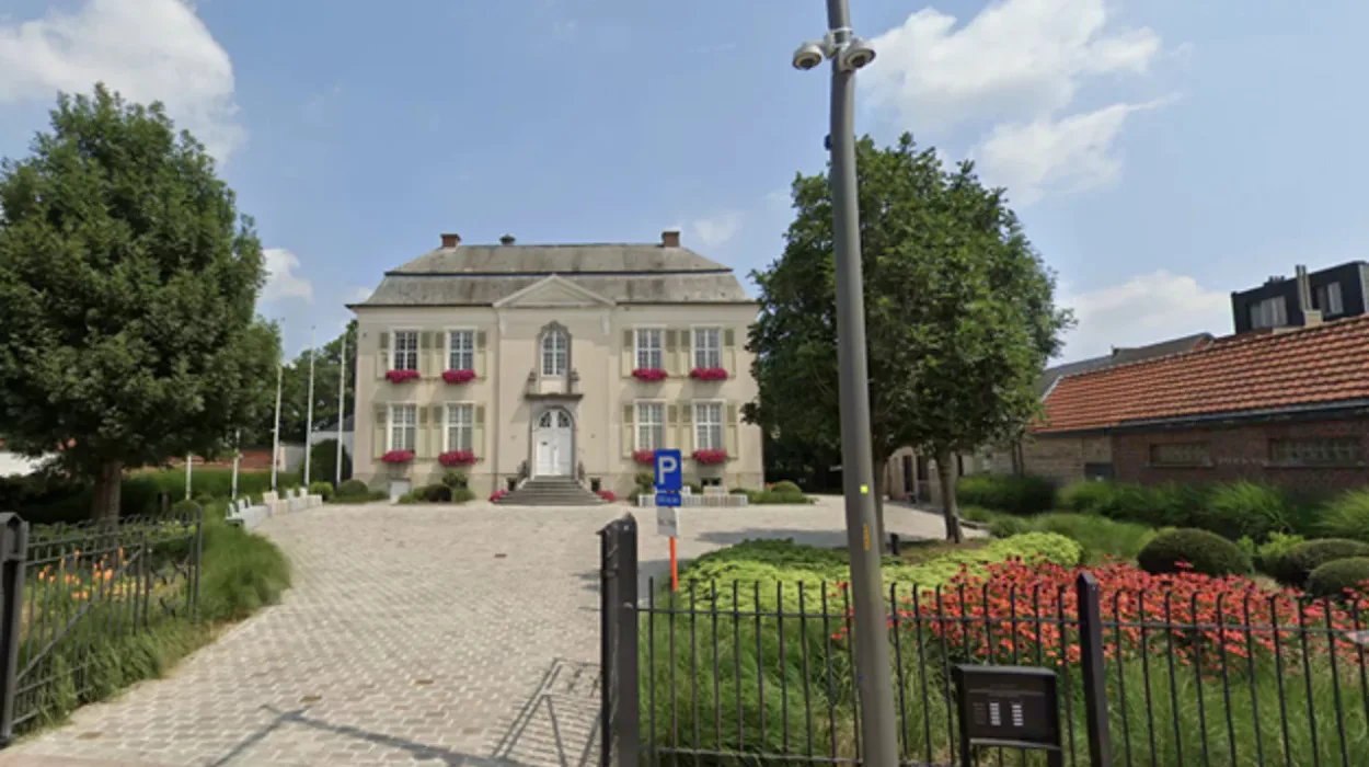 Putte town hall needs repairs and a new community purpose