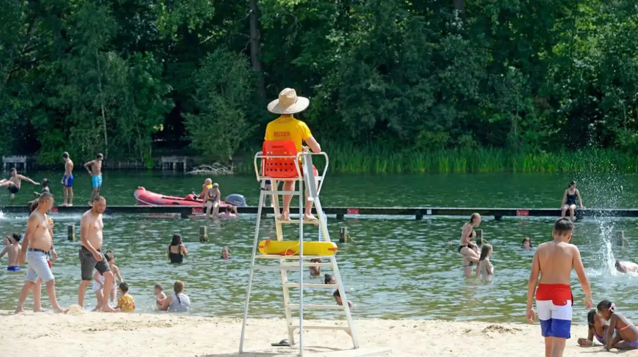 Record heat sparks online reservations at Ghent's Blaarmeersen