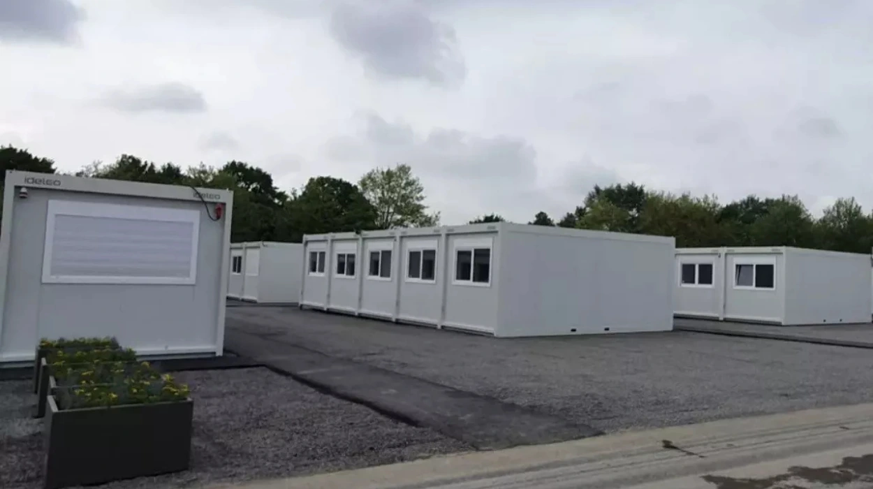 Refugee Village in Mechelen Closes After Two Years