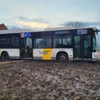 Retie Bus 381 swerves off-road, no injuries reported