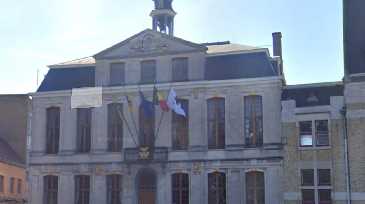 Roeselare €22K chair plan hit by Dehullu, backed by Michele