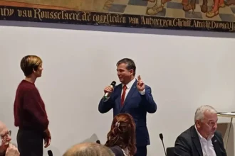 Roeselare swears in 39 councillors Mavor Kris Declercq and Rania Fahi take oath