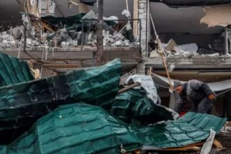 Russia and Ukraine trade air strikes despite ceasefire talks