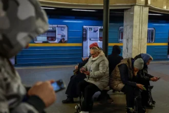 Russian missile strike kills 1, injures 3 in Kyiv