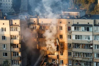Russia's largest air strike hits Kyiv government building