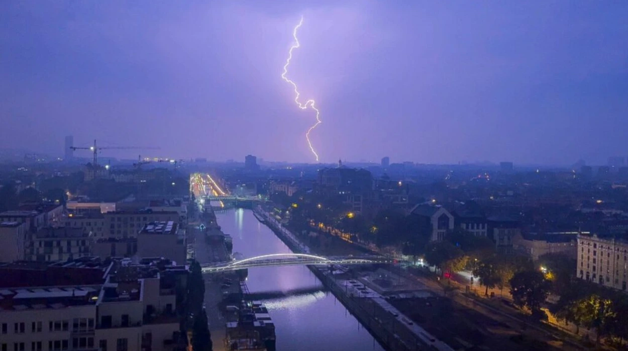 Severe thunderstorms cause flooding and disruptions in Brussels
