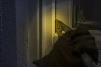 Sint-Katelijne-Waver Resident catches burglars, 2 arrested