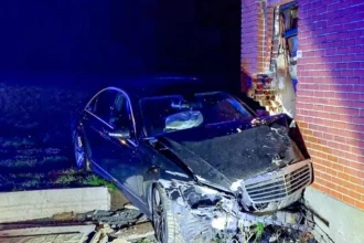 Sint-Lievens-Houtem Car crashes into house in Bavegem