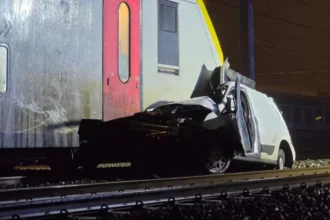 Sint-Niklaas train hits van, 50 passengers are safe
