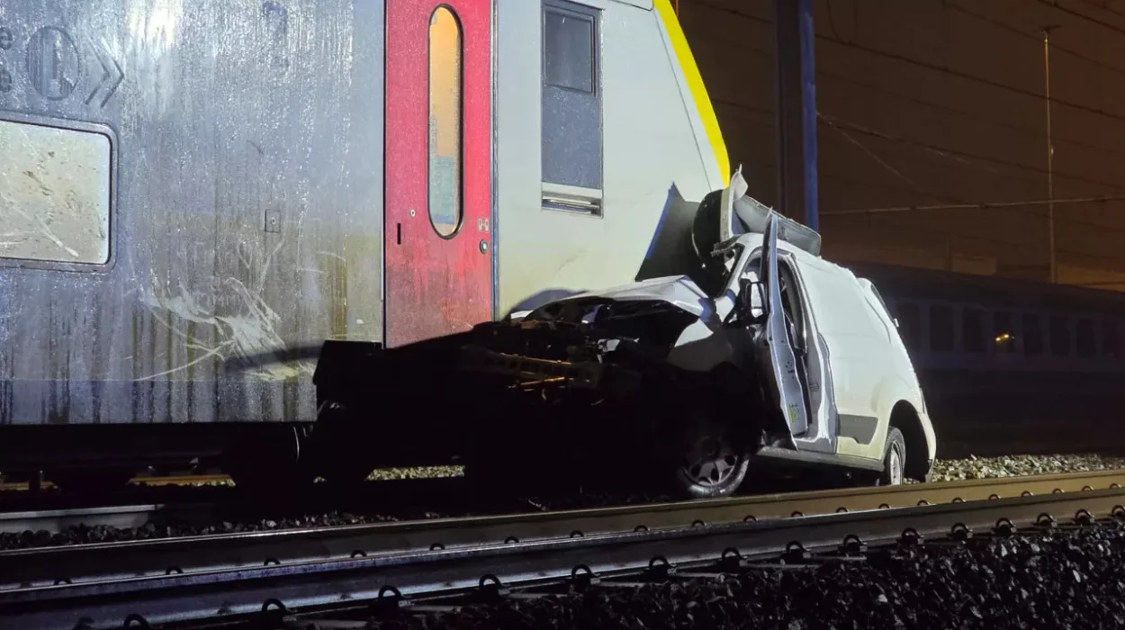 Sint-Niklaas train hits van, 50 passengers are safe