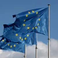 Six EU nations urge lowering Russian oil price cap