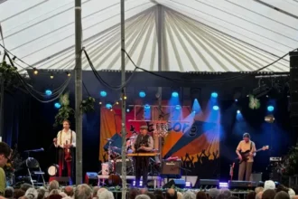 Smoke-free Gooikoorts debuts Sam Bettens Kadril 50th anniversary