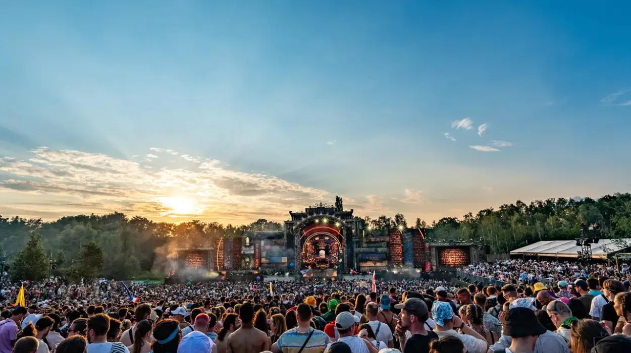 Stolen phones linked to Anderlecht theft ring uncovered