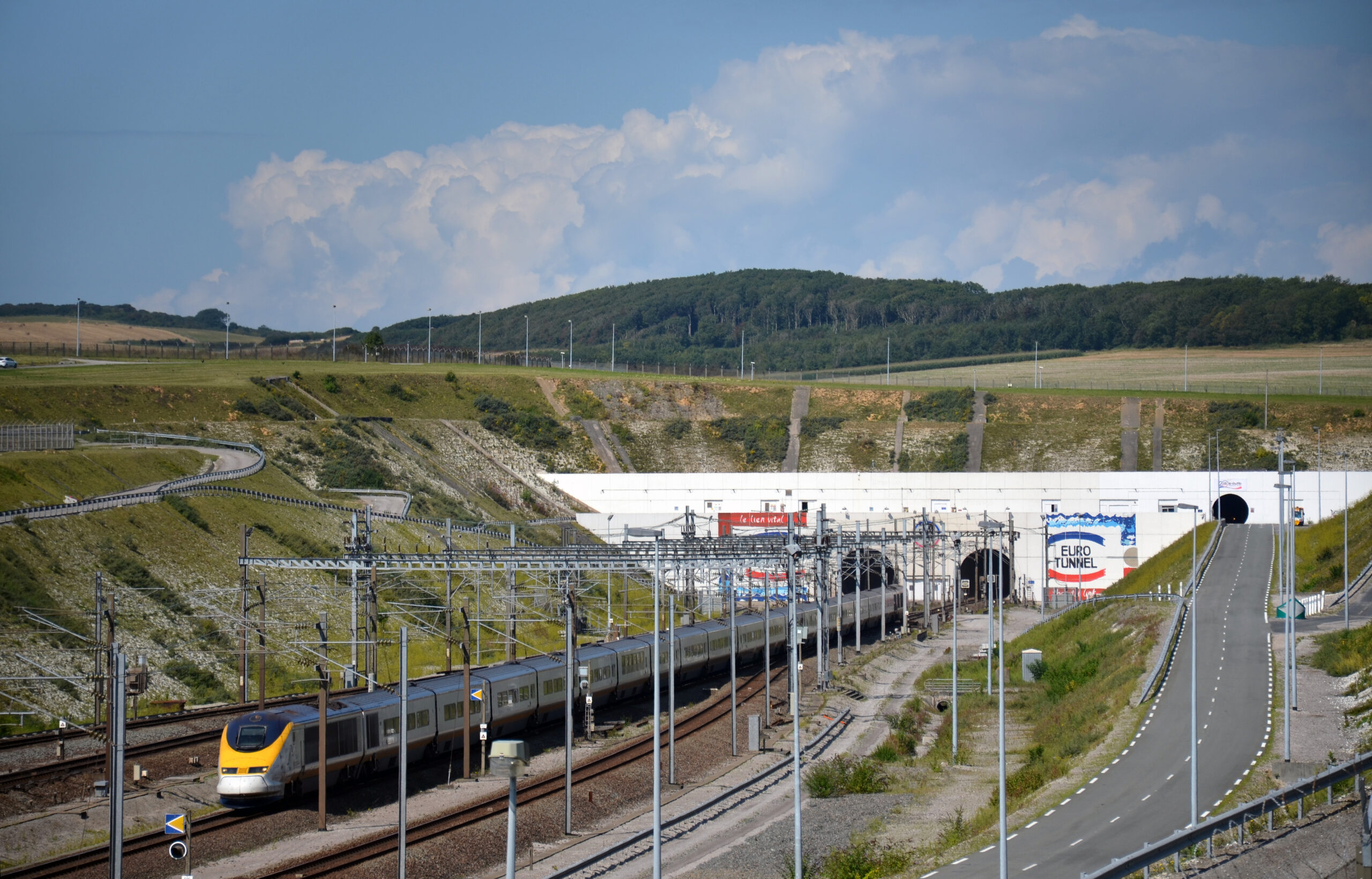 Channel Tunnel rail issues causing train disruption
