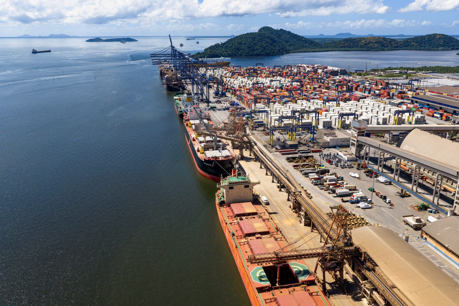 Brazil and United States flags representing bilateral trade