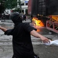 Tanzania Police Clash with Protesters Amid Unrest After Chaotic Electi (1)