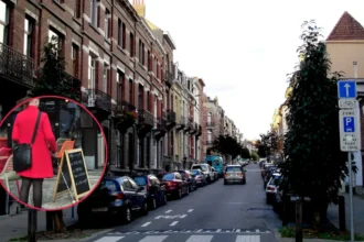 Team Trottoir Marks Obstacles with Stickers for Mobility Week