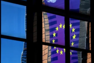 Telecoms companies oppose EU plan for laxer regulations