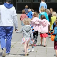 Ternat, others urge to keep childcare subsidy method