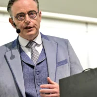 “The welfare state will collapse within your lifetime if policies remain unchanged” Bart De Wever brings a dark message to Ghent University