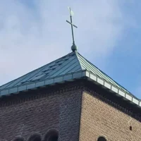 Tienen's leaning rooster Luc Brasseur ensures safety at Sint-Germanus Church
