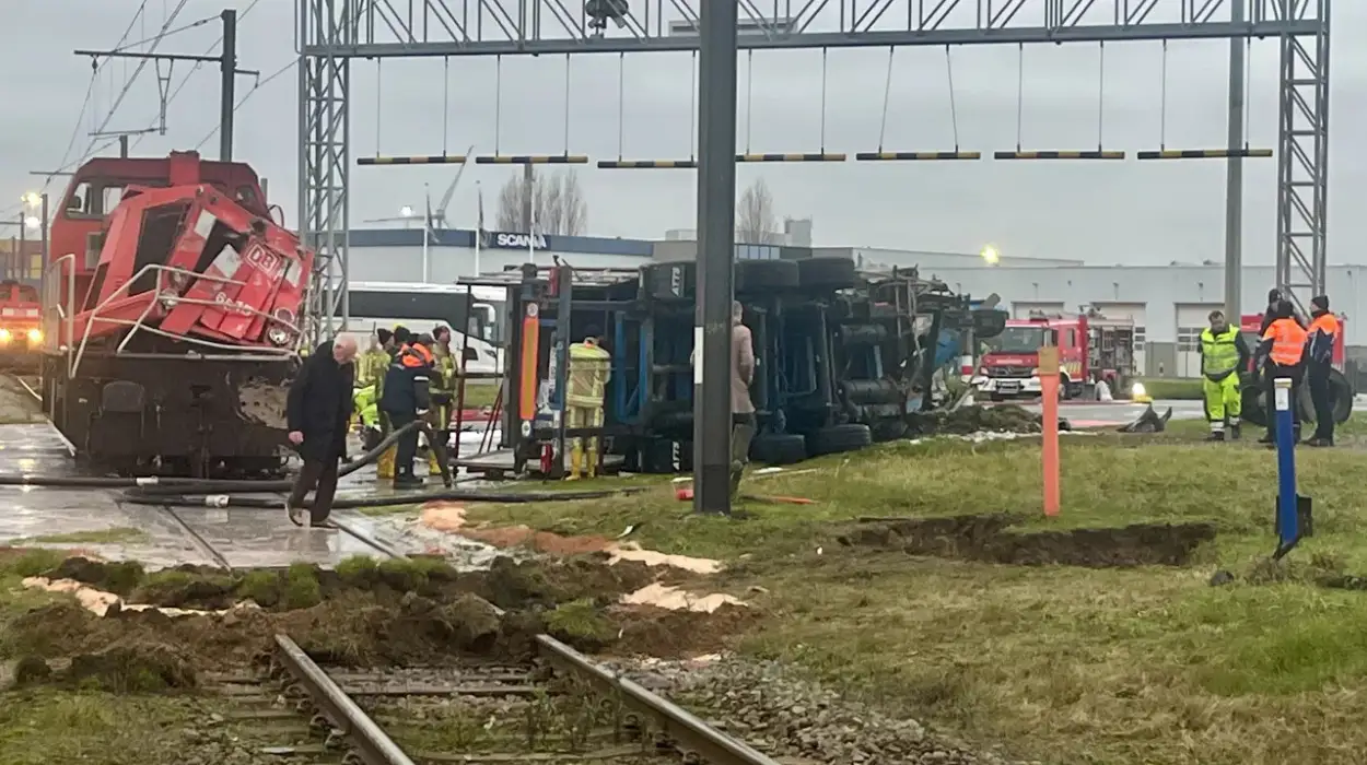 Train-Truck collision in Antwerp Truck driver dies, safety concerns rise