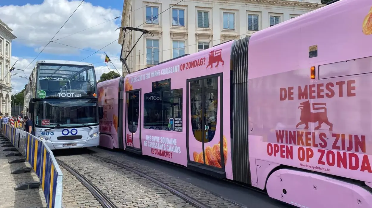 Tram-bus collision in Brussels causes traffic disruption