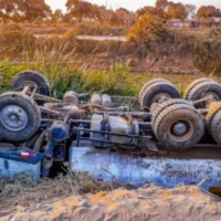 Truck crash completely blocks Noorderlaan at Lillobrug heading to Antwerp
