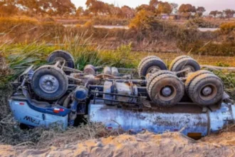 Truck crash completely blocks Noorderlaan at Lillobrug heading to Antwerp